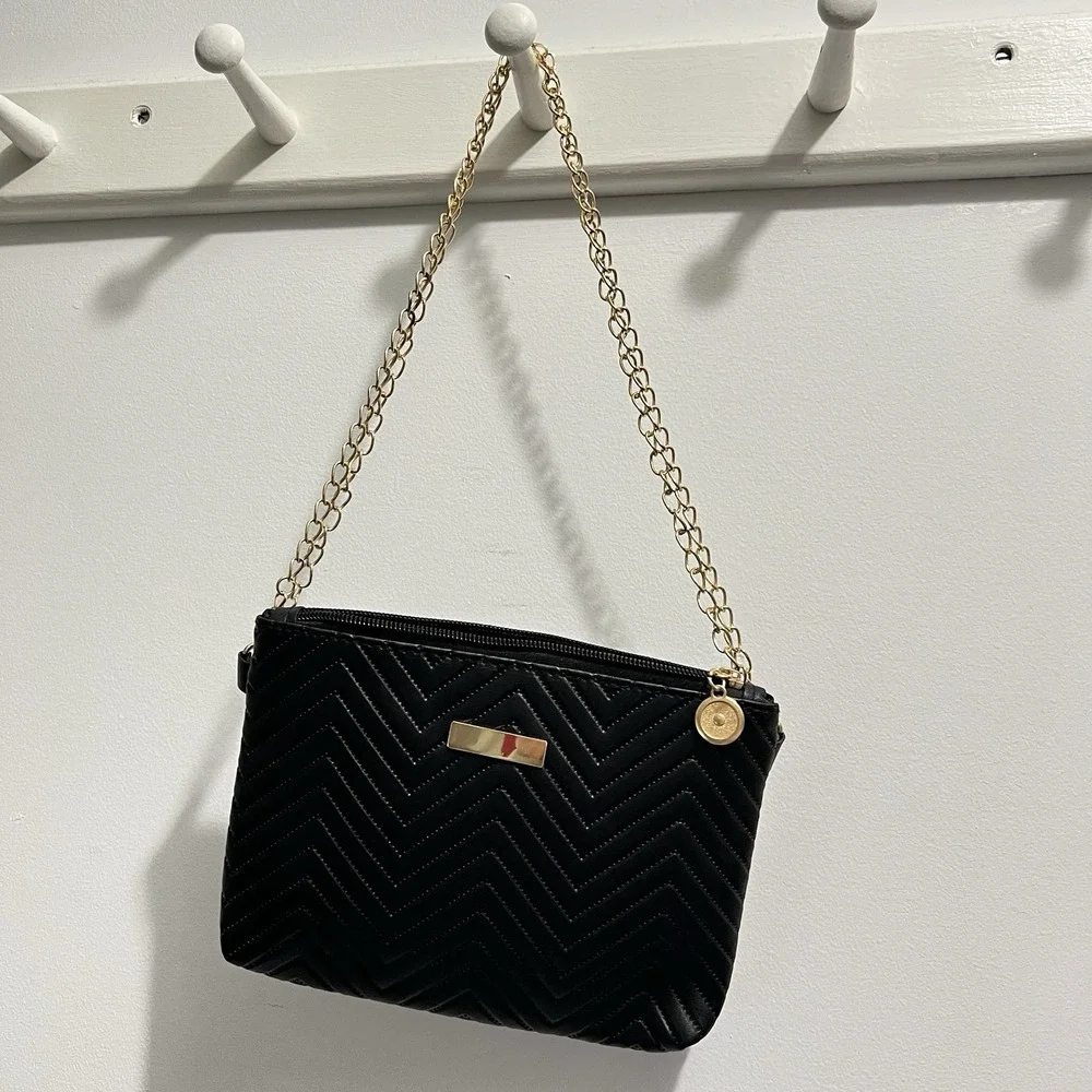 Faux Black Leather Crossbody Shoulder‎ Purse Handbag Gold Chain Accessory